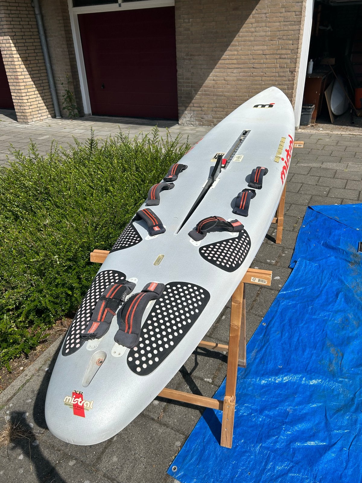 Mistral Equipe 2 XR, Watersport en Boten, Windsurfen, Ophalen, Mistral, 300 cm of meer, Zo goed als nieuw