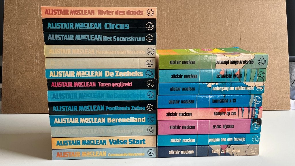 36 Alistair Maclean boeken, Ophalen of Verzenden, Zo goed als nieuw, Populaire fictie