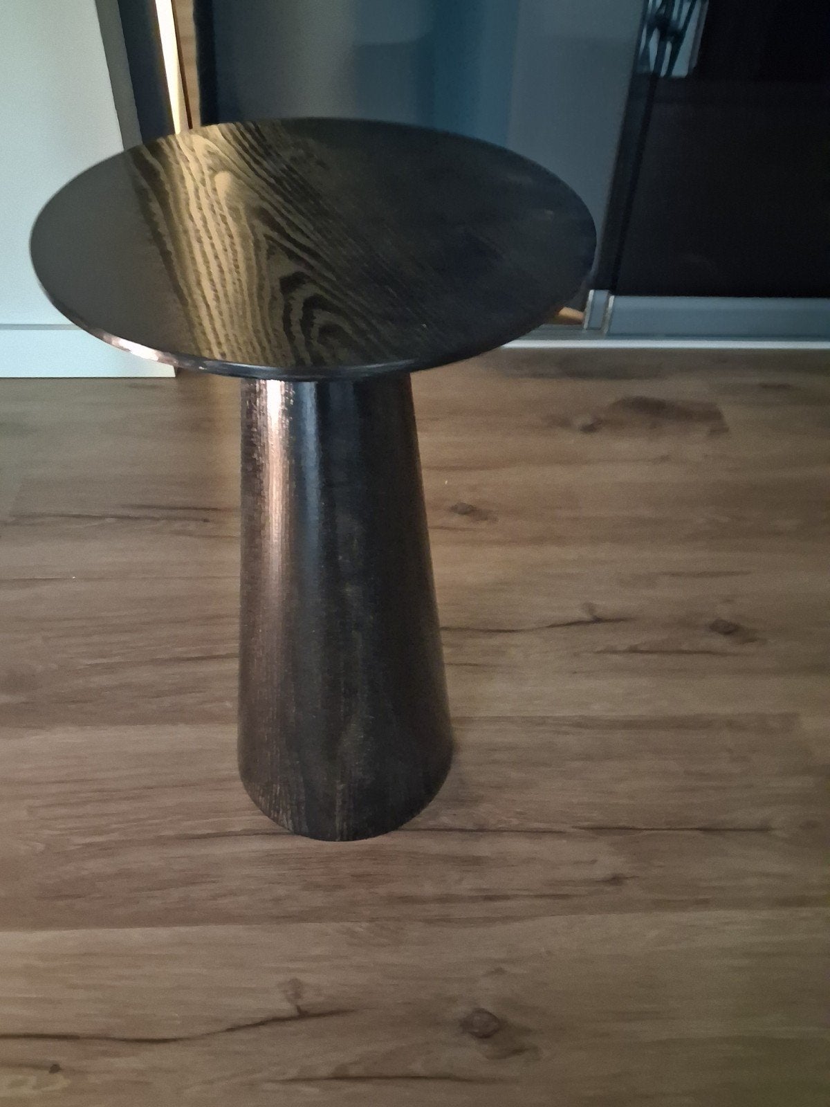Stijlvolle Zwarte Bijzettafel - Rond Houten Design, Huis en Inrichting, Ophalen, Minder dan 45 cm, Modern, Elegant, Rond