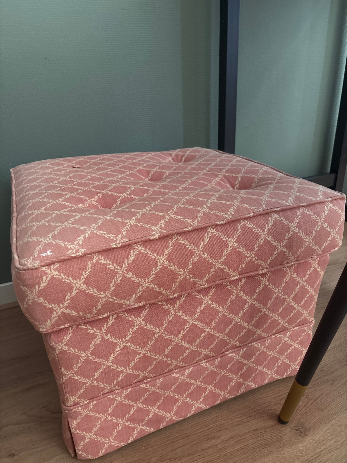 Leuke roze poef met patronen, Ophalen, Minder dan 50 cm, Gebruikt, Vierkant