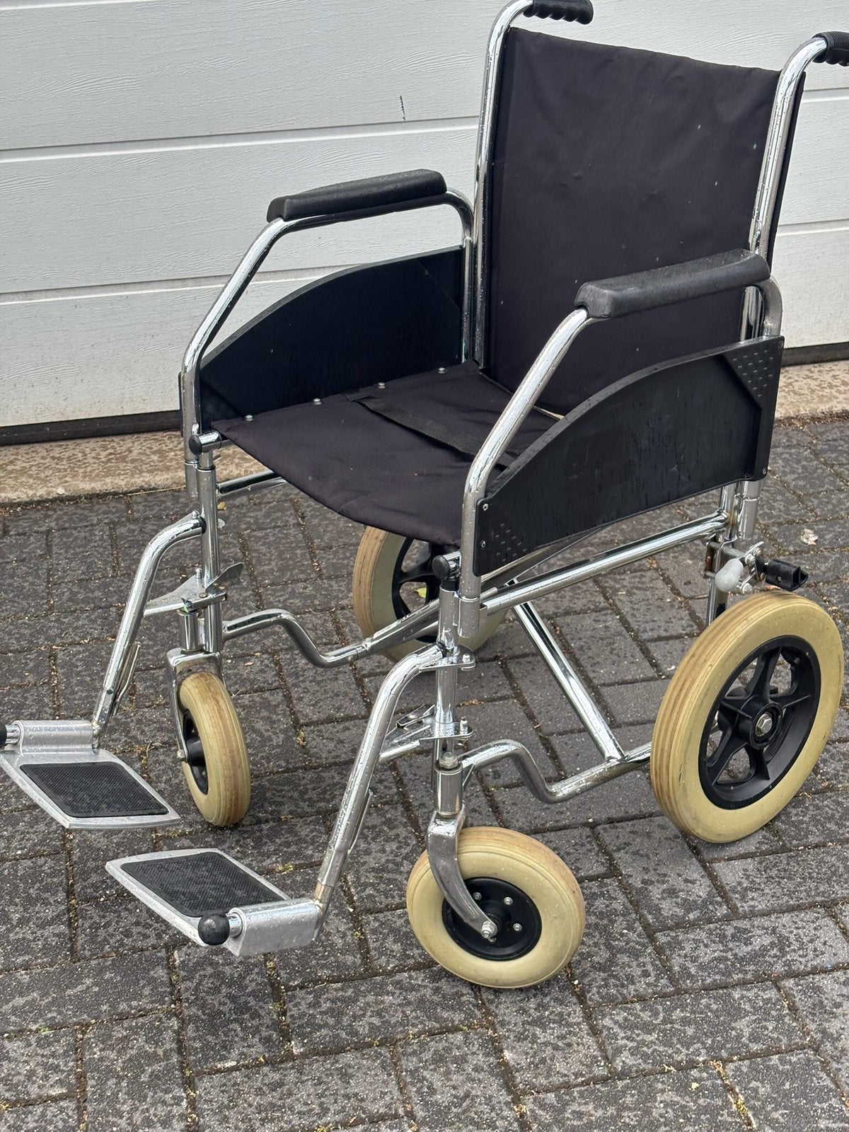 Transportrolstoel , inklapbaar , past in iedere auto., Gebruikt, Meer info ☎️0️⃣6️⃣➖2️⃣0️⃣9️⃣0️⃣1️⃣0️⃣4️⃣0️⃣, Duwrolstoel, Nederland