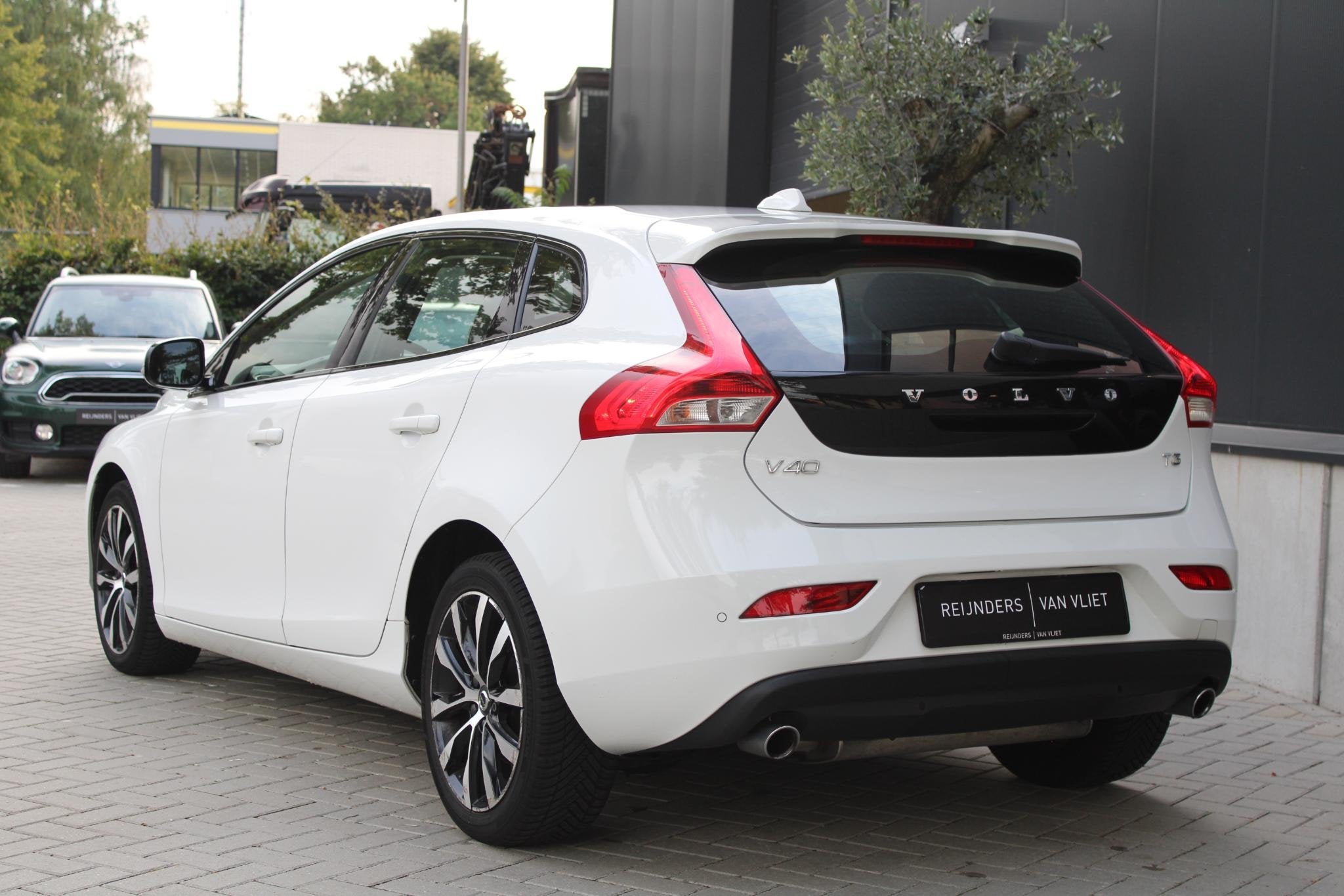 Volvo V40 1.5 T3 Dynamic Edition | Led Koplampen | Sensus Na, 12 maanden, 4 cilinders, Leder en Stof, Wit