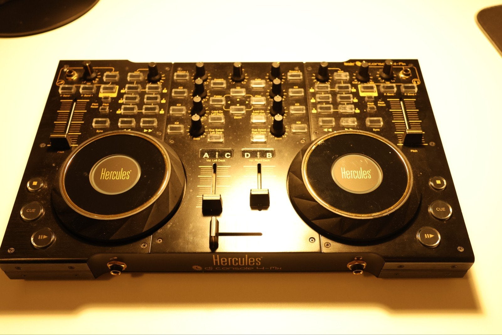 Hercules DJ Console 4-mix Zwart-Goud, Ophalen, Zo goed als nieuw, Dj-set, Overige merken