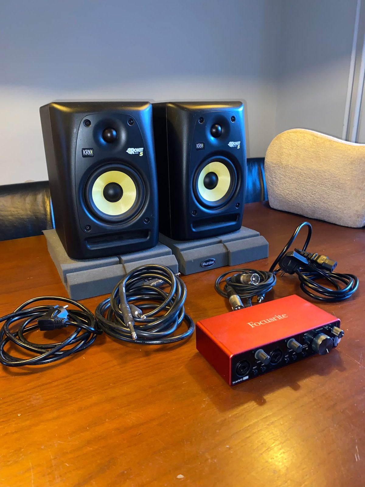 KRK Rokit 5 muziekboxen + focusrite, Computers en Software, Ophalen, Zo goed als nieuw