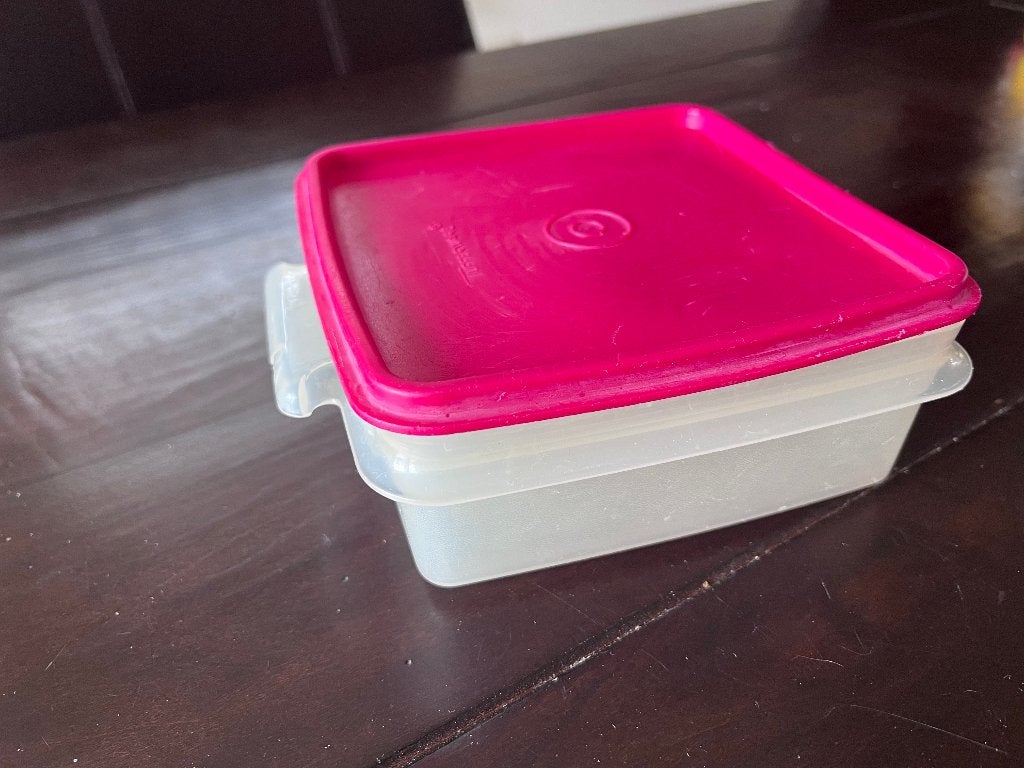 Tupperware bewaardoos 17 x 17 met deksel rood, Huis en Inrichting, Ophalen of Verzenden, Zo goed als nieuw, Rood, Bus of Trommel