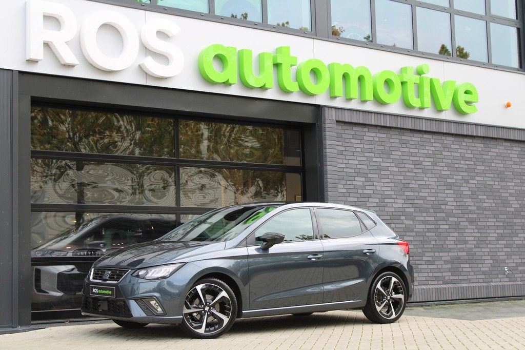 SEAT Ibiza 1.0 EcoTSI FR | STOELVERW | ACC | CAMERA | CARPLA, Voorwielaandrijving, Stof, Gebruikt, Zwart