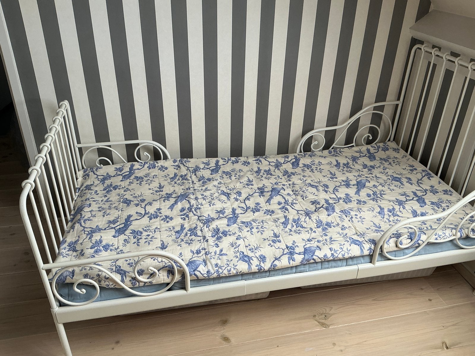 IKEA Minnen uitschuifbaar bed met lattenbodem en matras, Ophalen, Eenpersoons, Wit, 80 cm