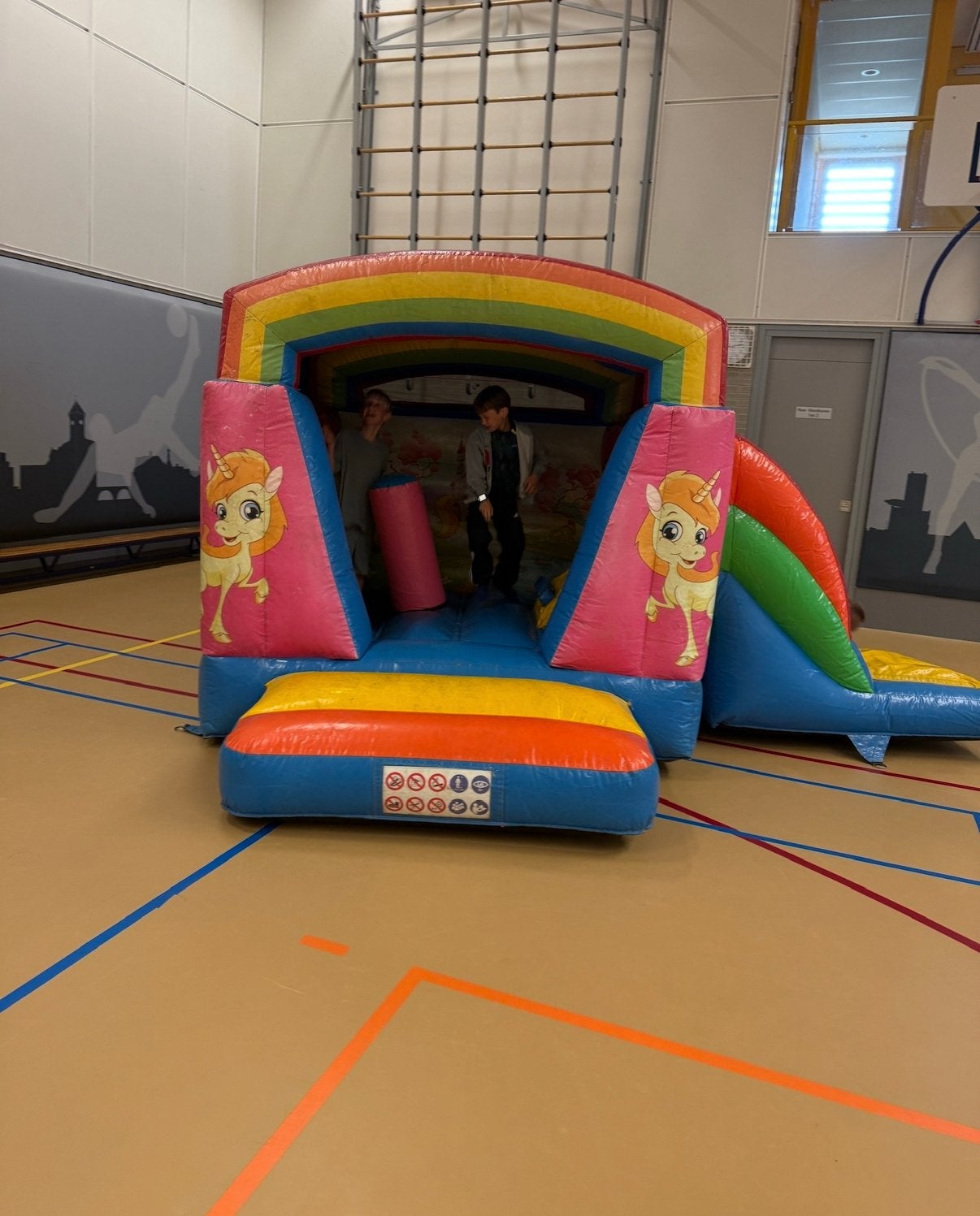 Springkussen Unicorn 2018 te koop met certificaat & blower, Ophalen of Verzenden, Zo goed als nieuw