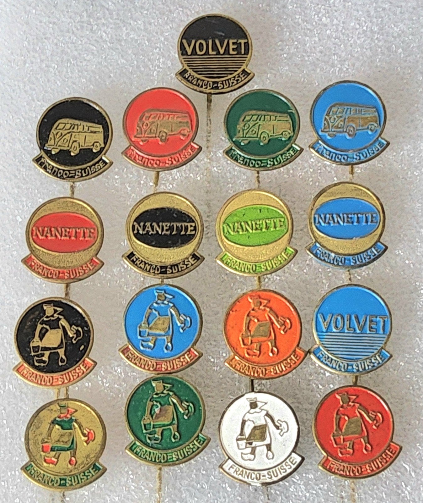 17 Franco-Suisse Speldjes - Volvet, Nanette, Figuur, Ophalen of Verzenden, Gebruikt, Overige onderwerpen, Speldje of Pin