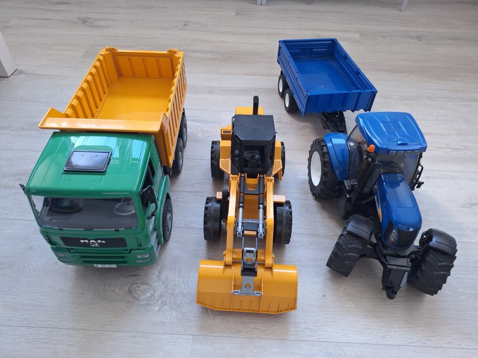 Bruder speelgoedvoertuigen (drie stuks), Ophalen, Gebruikt
