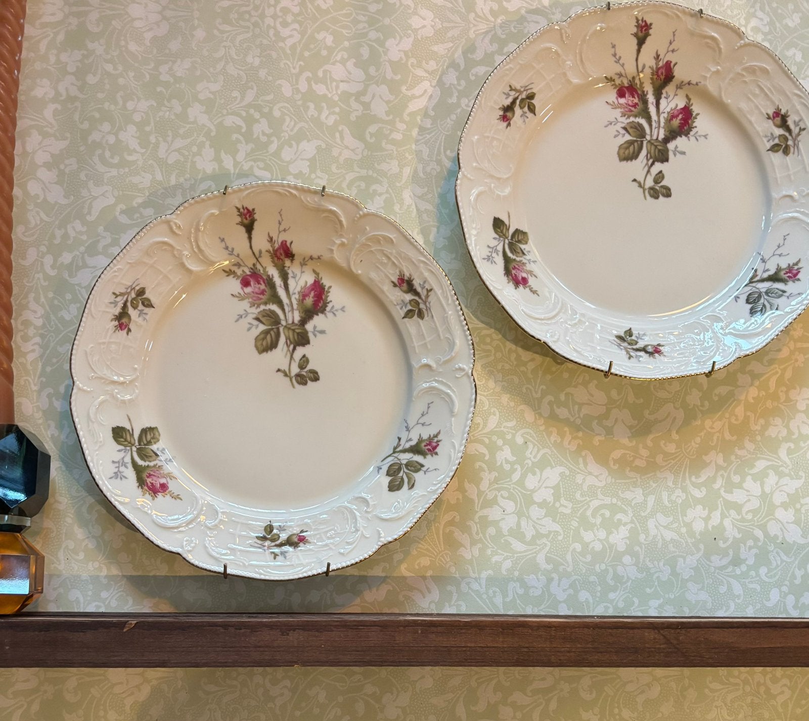 2 Rosenthal sierborden+ophanging relief/goudrand 20cm samen, Ophalen of Verzenden