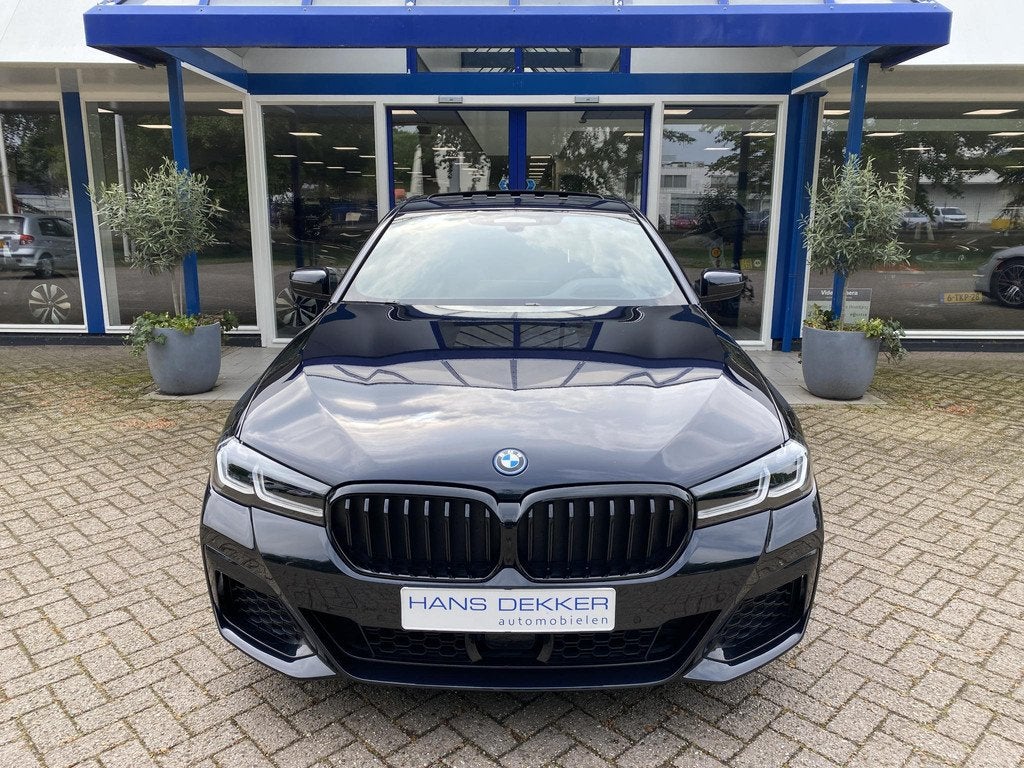 BMW 5-serie 545e xDrive Business Edition Plus S, Auto's, BMW, Gebruikt, 394 pk, 2000 kg, Zwart