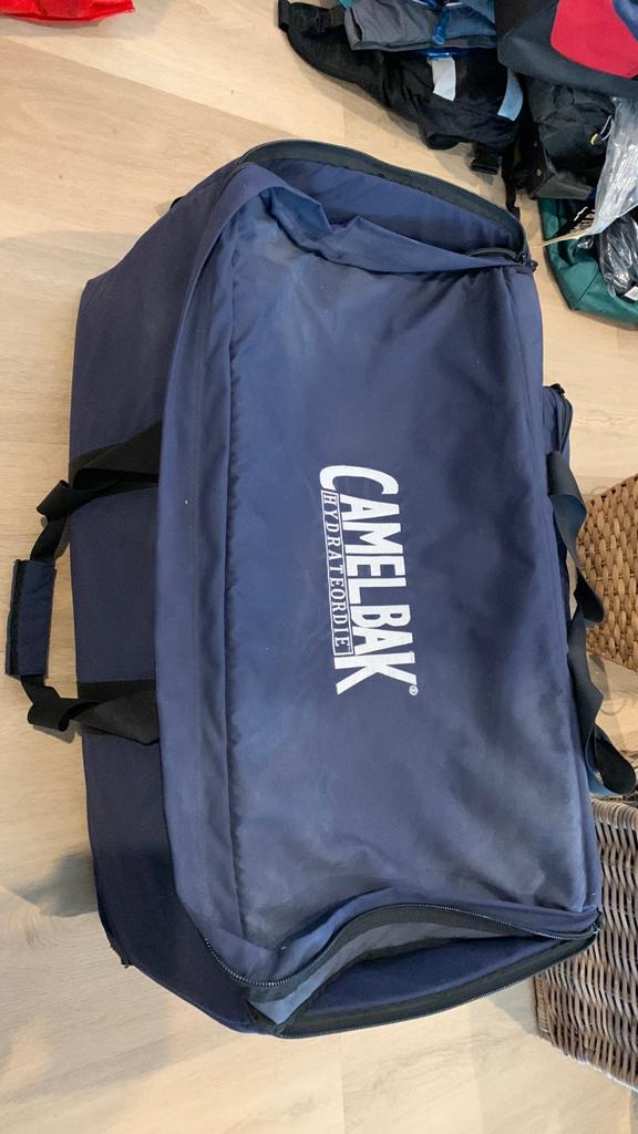 Camelbak hydrateordie, 30 cm of meer, Blauw, Zo goed als nieuw, Wieltjes