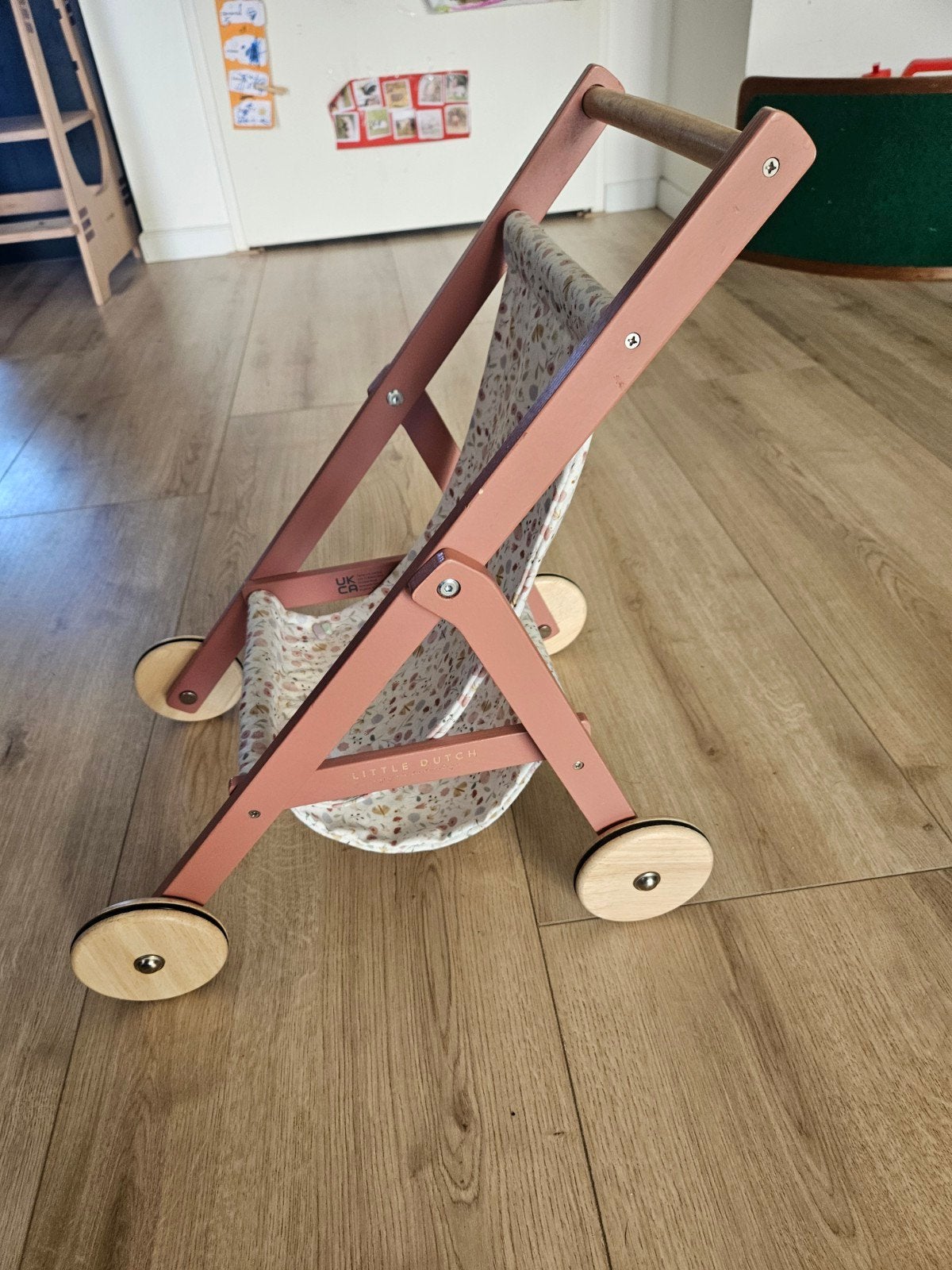 Little Dutch Houten Poppenwagen - Roze, Kinderen en Baby's, Speelgoed | Poppen, Ophalen, Zo goed als nieuw, Overige typen