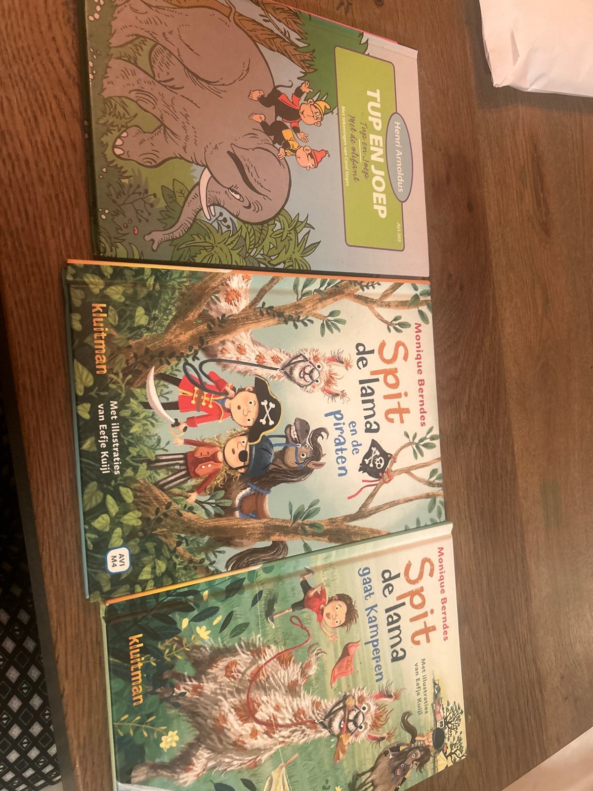 Kinderboeken: Tup en Joep, Spit de lama (2x), Ophalen of Verzenden, Gelezen, Fictie algemeen