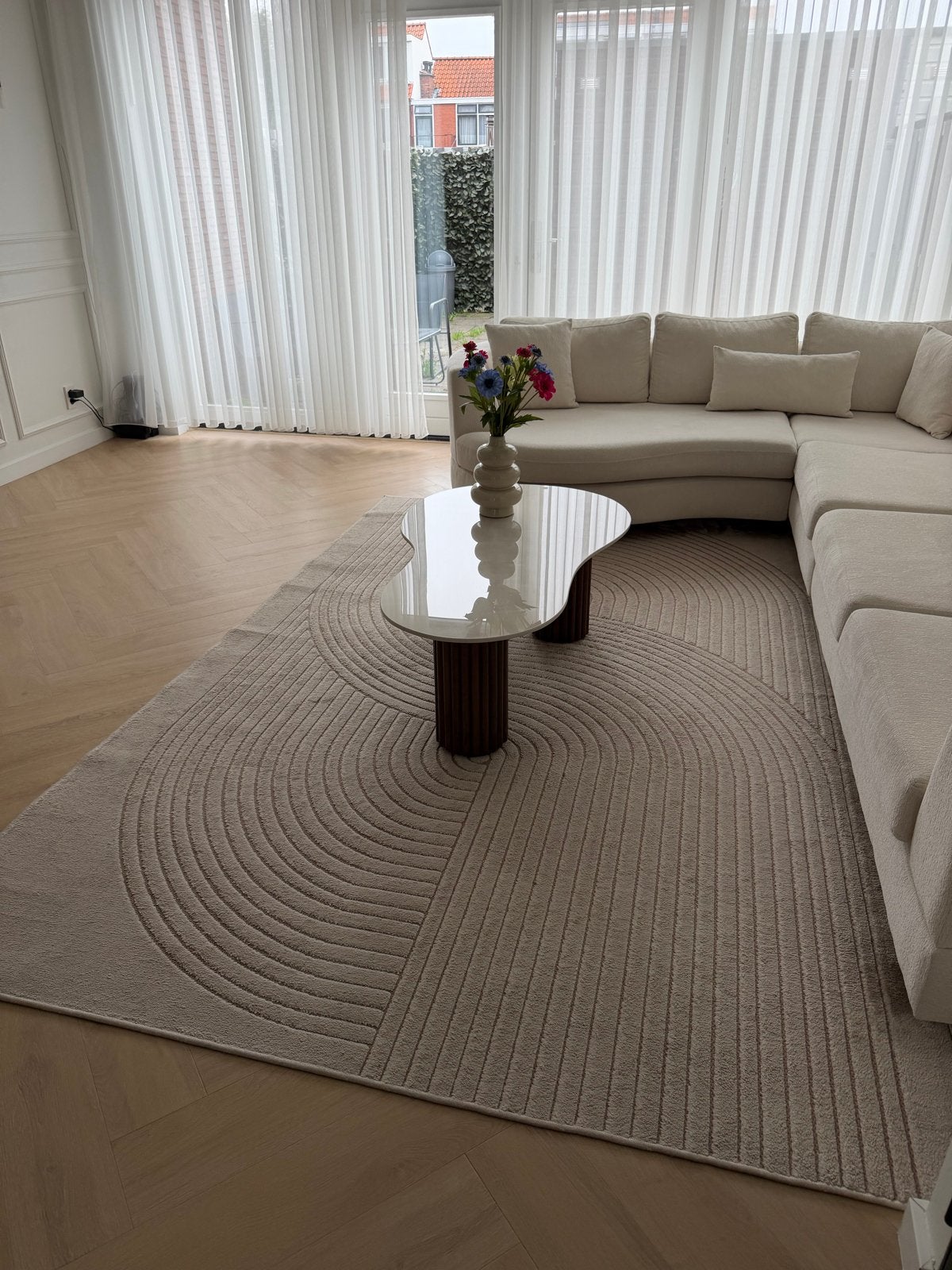 Modern Beige Vloerkleed - Zo goed als nieuw, Huis en Inrichting, Beige, Ophalen of Verzenden, Zo goed als nieuw, 200 cm of meer