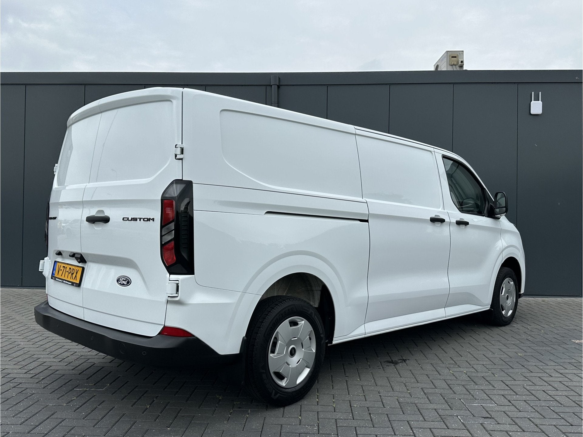 Ford Transit Custom 2.0 TDCI 136 PK TREND / L2H1 / 2.740 KG, Voorwielaandrijving, 1849 kg, 136 pk, Gebruikt