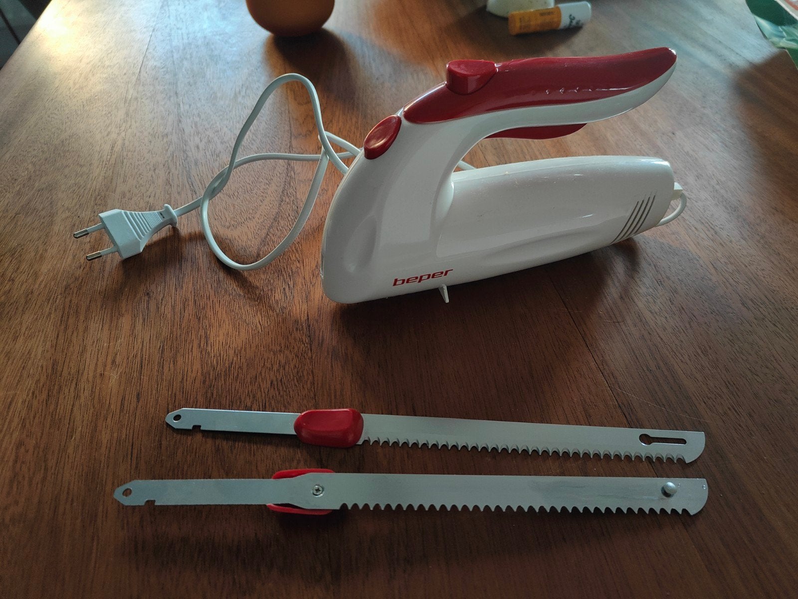 Beper BP 790 Elektrisch mes, Ophalen of Verzenden, Zo goed als nieuw, Snijmachine, Wit