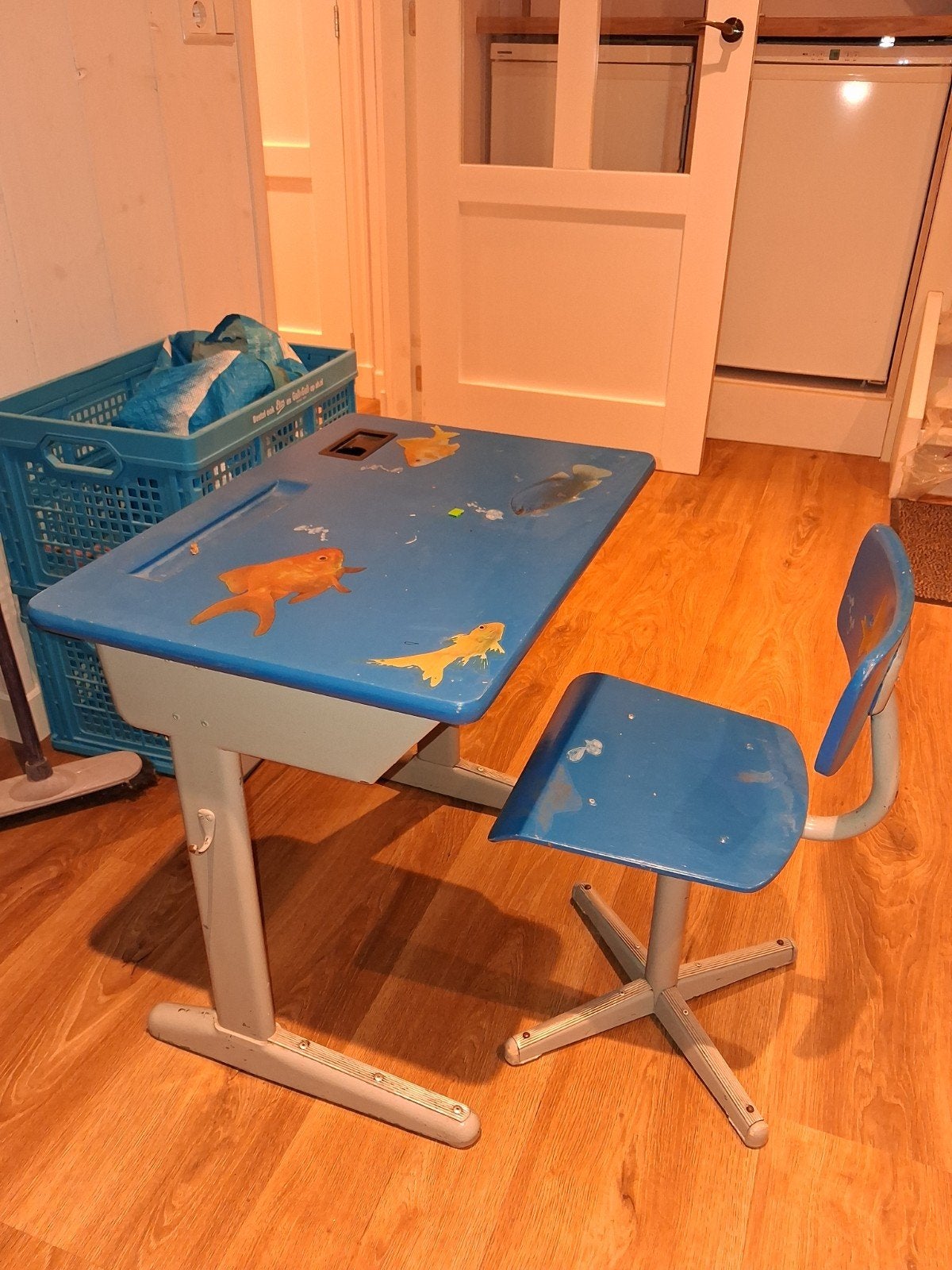 Gratis: kinderbureautje met stoeltje, Ophalen, Gebruikt, Stoel(en)