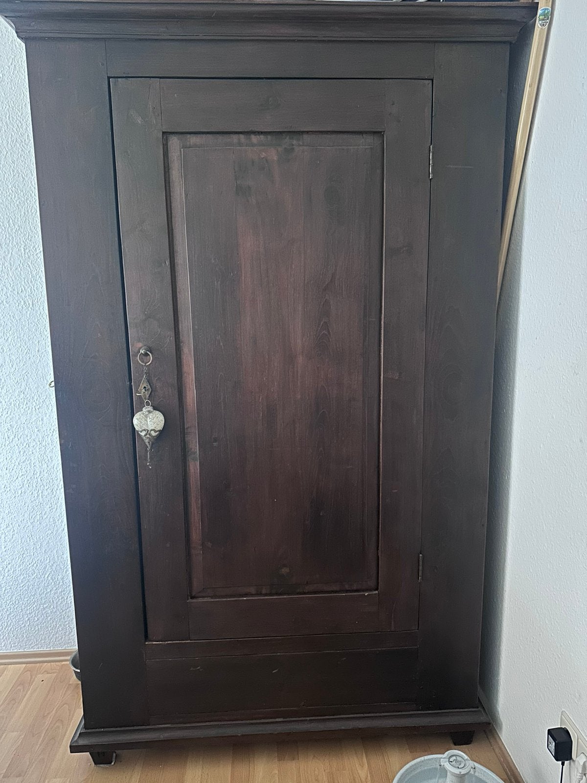 Massief houten legkast, Ophalen