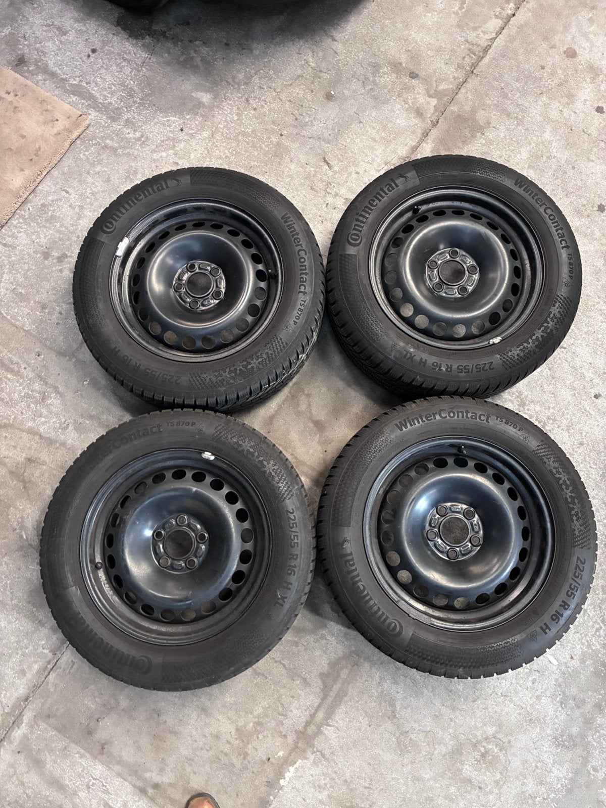VOLVO winterbanden V70 XC 225/55-16, Auto-onderdelen, Ophalen, 16 inch, Banden en Velgen, Winterbanden