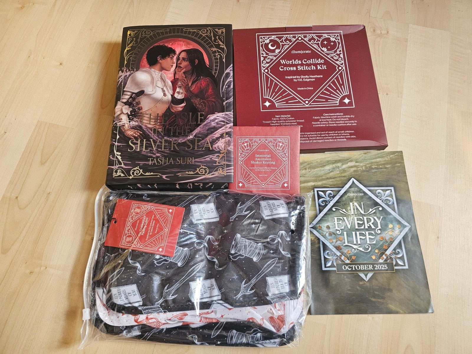 Illumicrate Oktober Book Box, Boeken, Ophalen of Verzenden, Nieuw, Tasha Suri