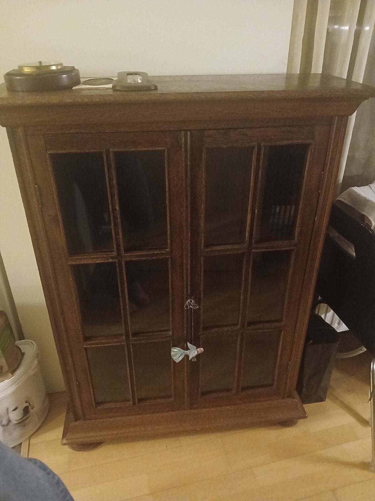 Houten (eiken) vitrinekast met glazen deurtjes., Ophalen, Overige houtsoorten, 50 tot 100 cm, 25 tot 50 cm