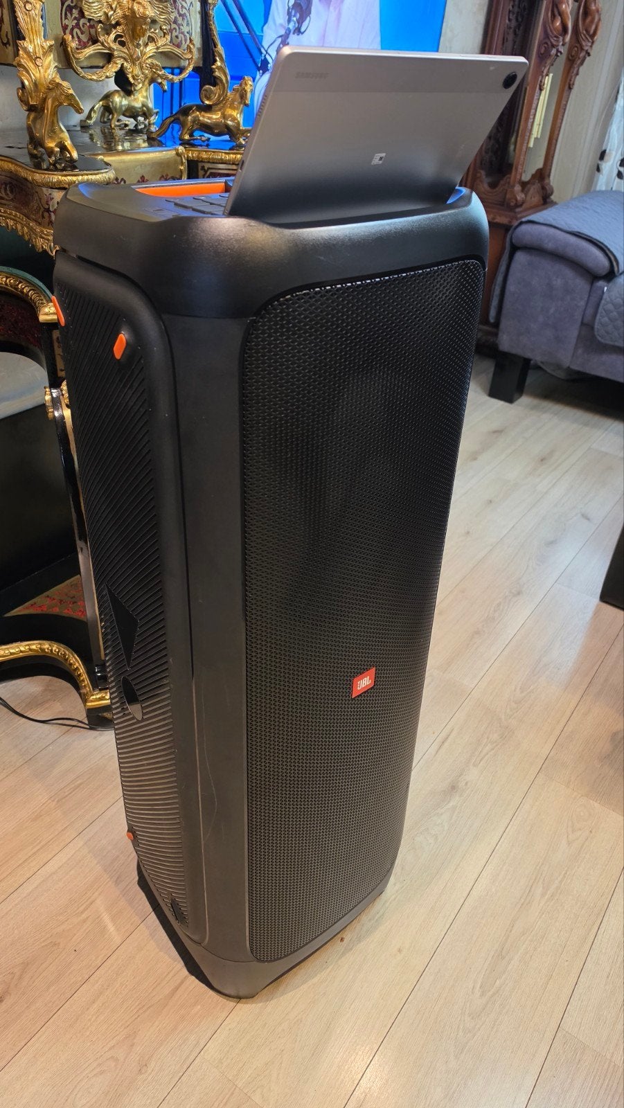 JBL Partybox 1000 speaker BL partybox 1000 watt.
De boxen he