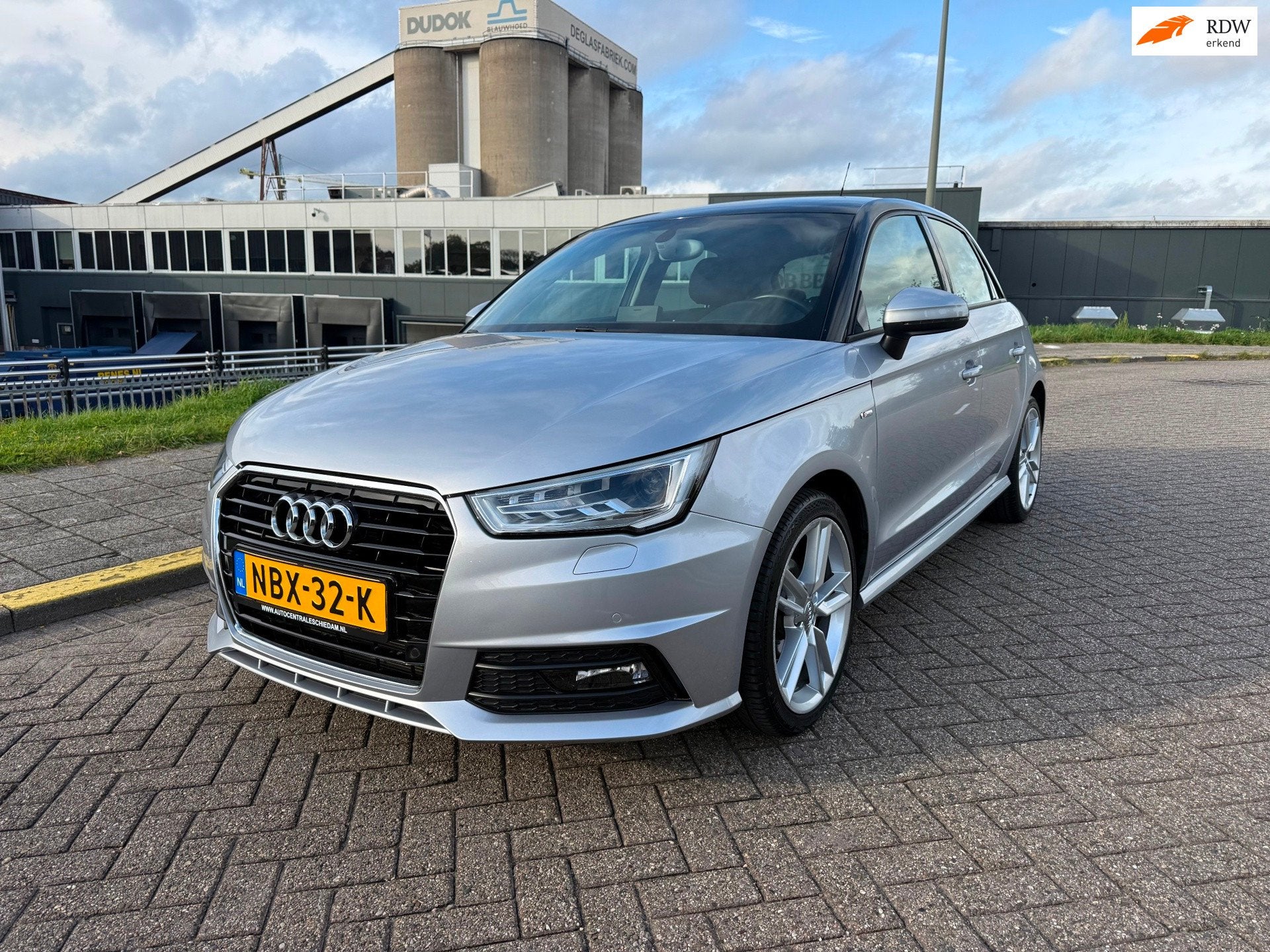 Audi A1 SPORTBACK_AUTOMAAT_AIRCO_S-LINE_22601-KM NETTE AUTO!, Auto's, Dealer onderhouden, Stof, Euro 6, 4 stoelen
