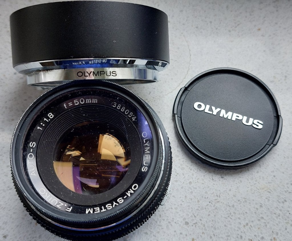 Olympus F.Zuiko Auto-S 1:1.8 F=50mm met Cameratas OM-2, OM-1, Ophalen, Zo goed als nieuw, Spiegelreflex, Olympus