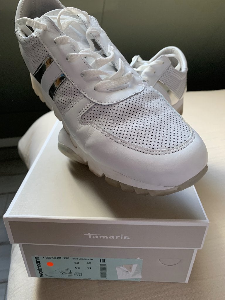 Tamaris luxe witte sneakers. Maat 42, Kleding | Dames, Schoenen, Verzenden, Wit, Sneakers of Gympen, Zo goed als nieuw
