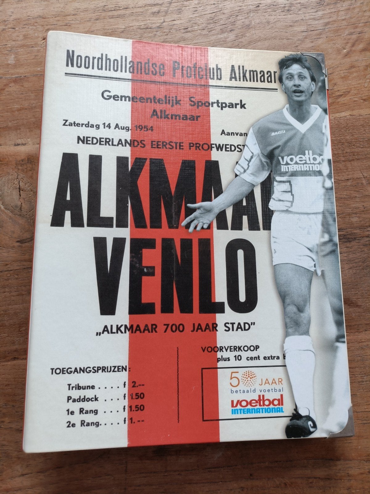 Special Voetbal International 50 jaar betaald voetbal, Boeken, Ophalen of Verzenden, Zo goed als nieuw, Sport en Vrije tijd