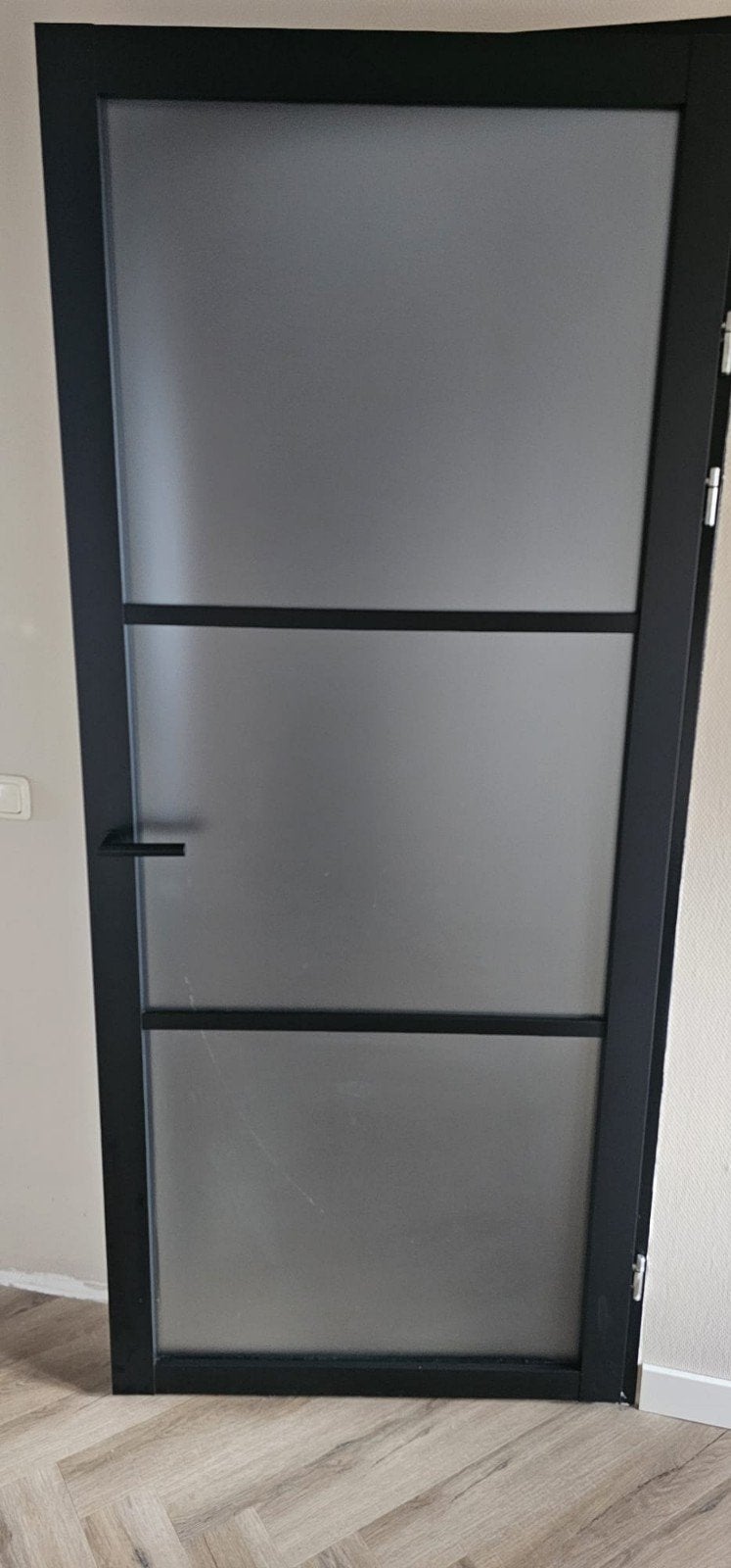 Moderne binnendeur met matglas en zwart frame, Ophalen, 80 tot 100 cm, Binnendeur, 200 tot 215 cm