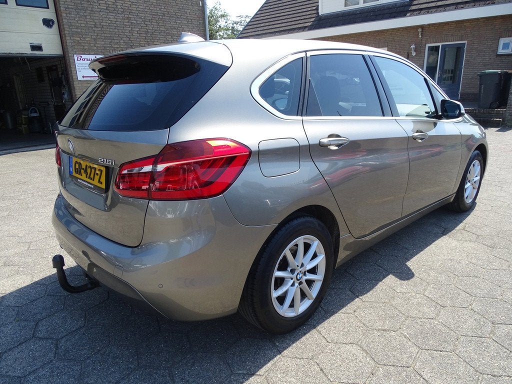 BMW 2-serie Active Tourer 218i Essential ECC/LEER/LMV/CAMERA, Auto's, BMW, Voorwielaandrijving, 136 pk, Gebruikt, Bedrijf