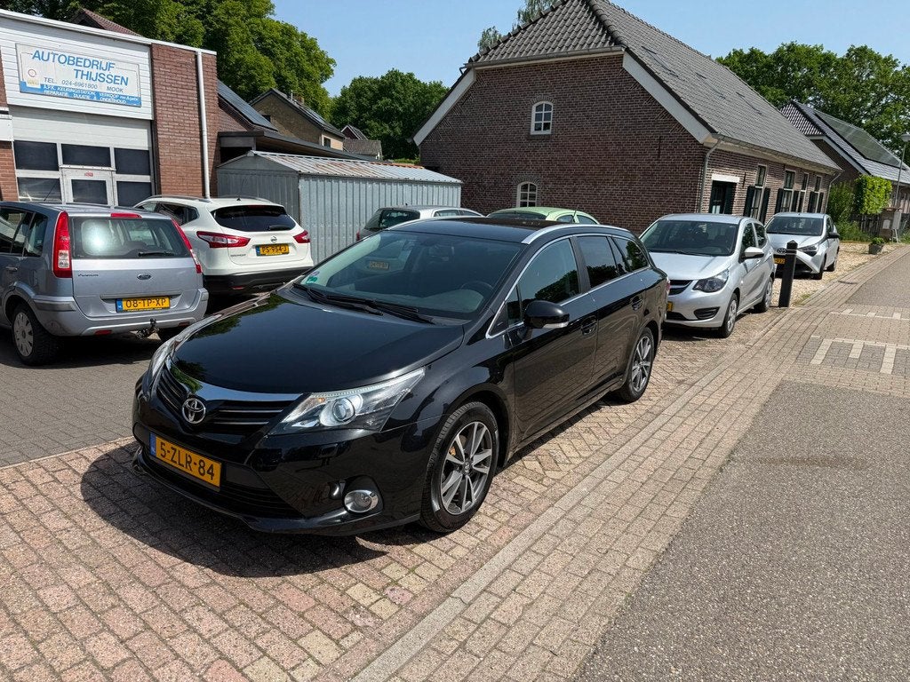 Toyota Avensis Wagon 1.8 VVTi Comfort, Auto's, Toyota, Euro 5, Zwart, 4 cilinders, Zwart