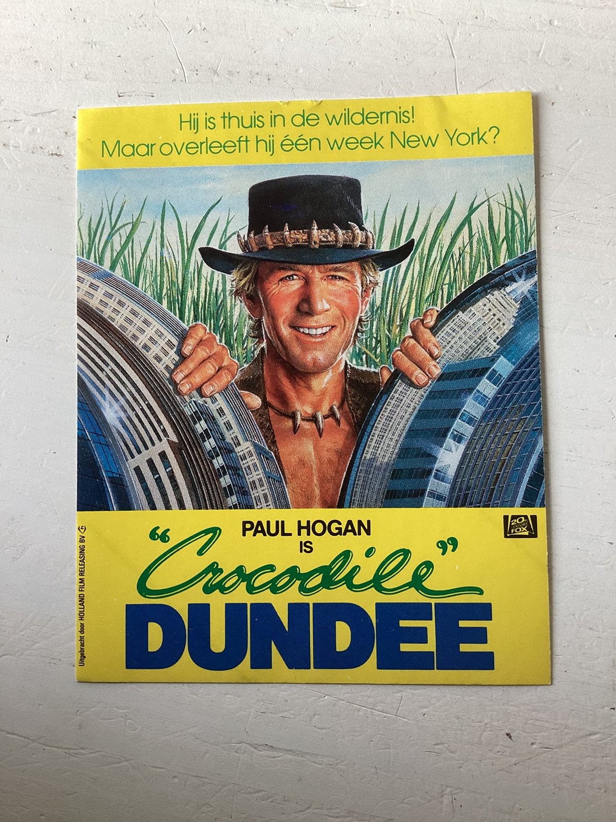Sticker Crocodile Dundee (Paul Hogan), Verzamelen, Verzenden, Zo goed als nieuw, Film, Tv of Omroep