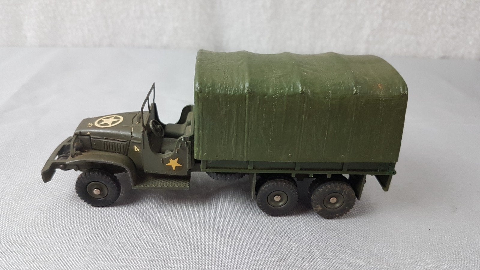 Dinky Toys GMC  Legertruck met Huif, Hobby en Vrije tijd, Modelauto's | Overige schalen, Gebruikt, Bus of Vrachtwagen, Ophalen of Verzenden