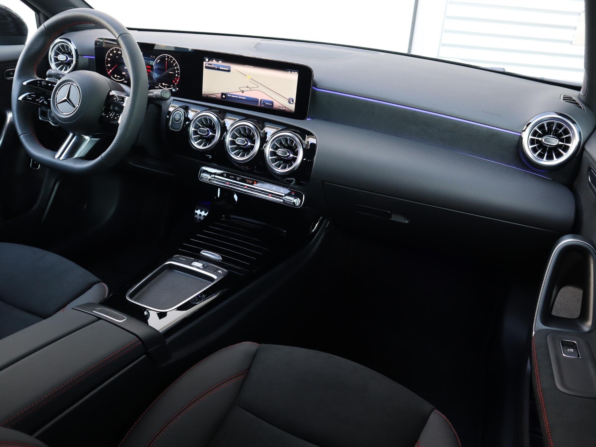 Mercedes-Benz A-klasse 250 e Business Solution AMG, Auto's, Dealer onderhouden, 4 cilinders, Zwart, Bedrijf