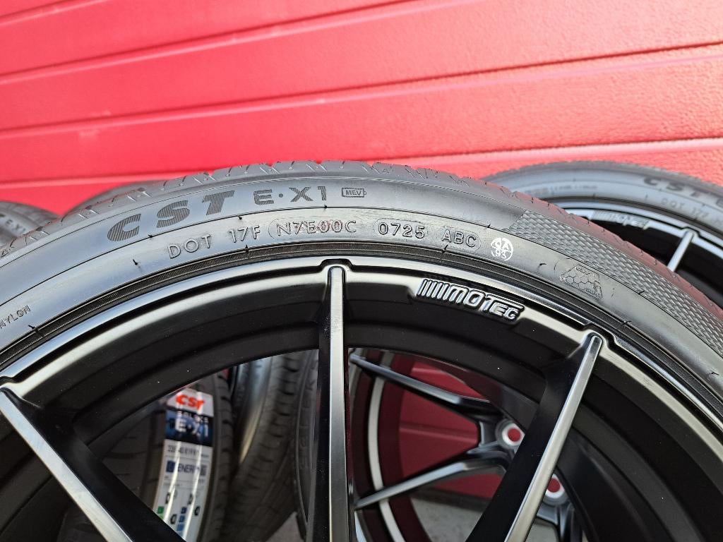 MOTEC ULTRA LIGHT Tesla Model 3 nieuw banden set 235/40R19, Auto-onderdelen, Michelin, CST, Pirelli, Banden en Velgen