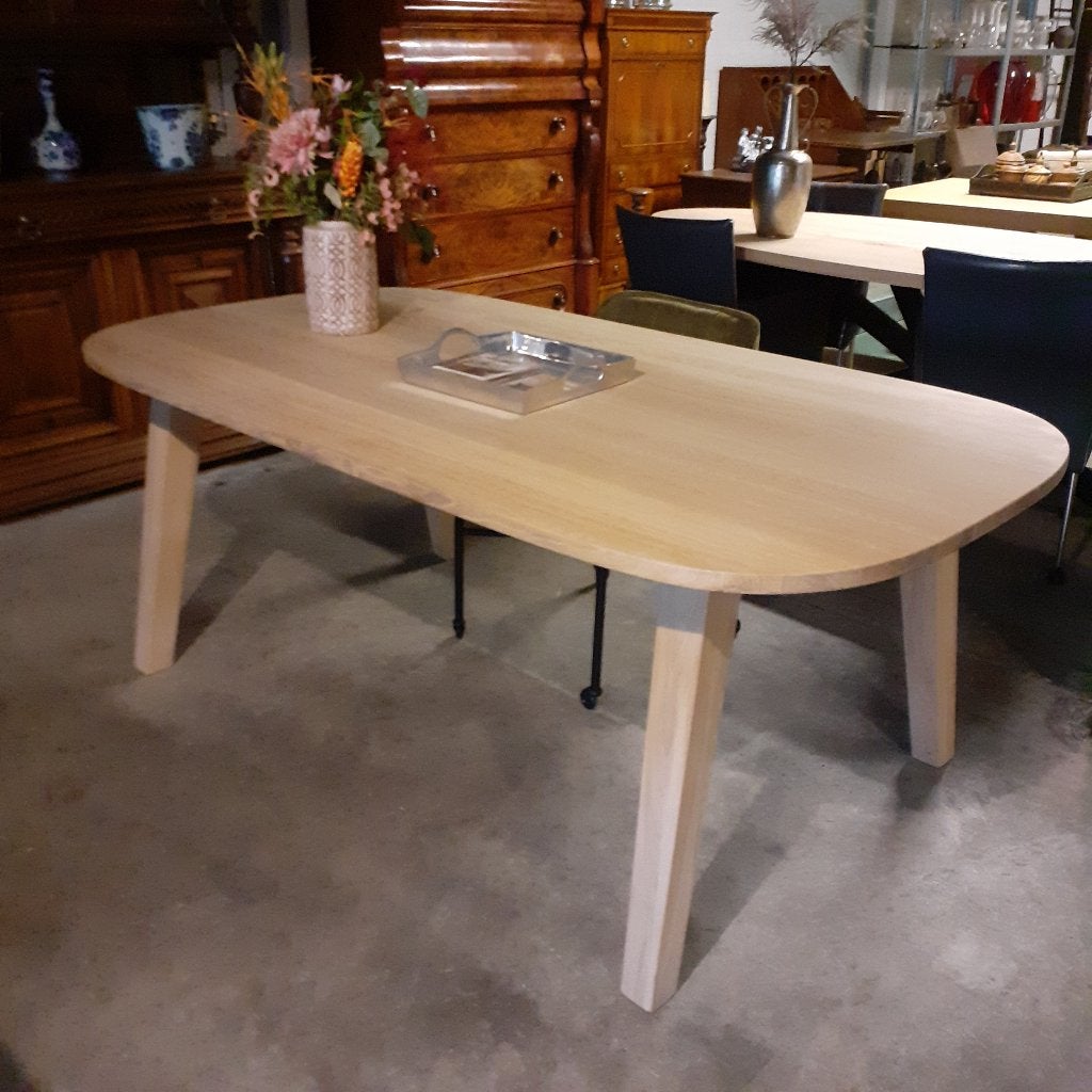 Prachtige  massief eiken tafel ,met houten poten.NIEUW., Eikenhout, Rechthoekig, Nieuw, 200 cm of meer