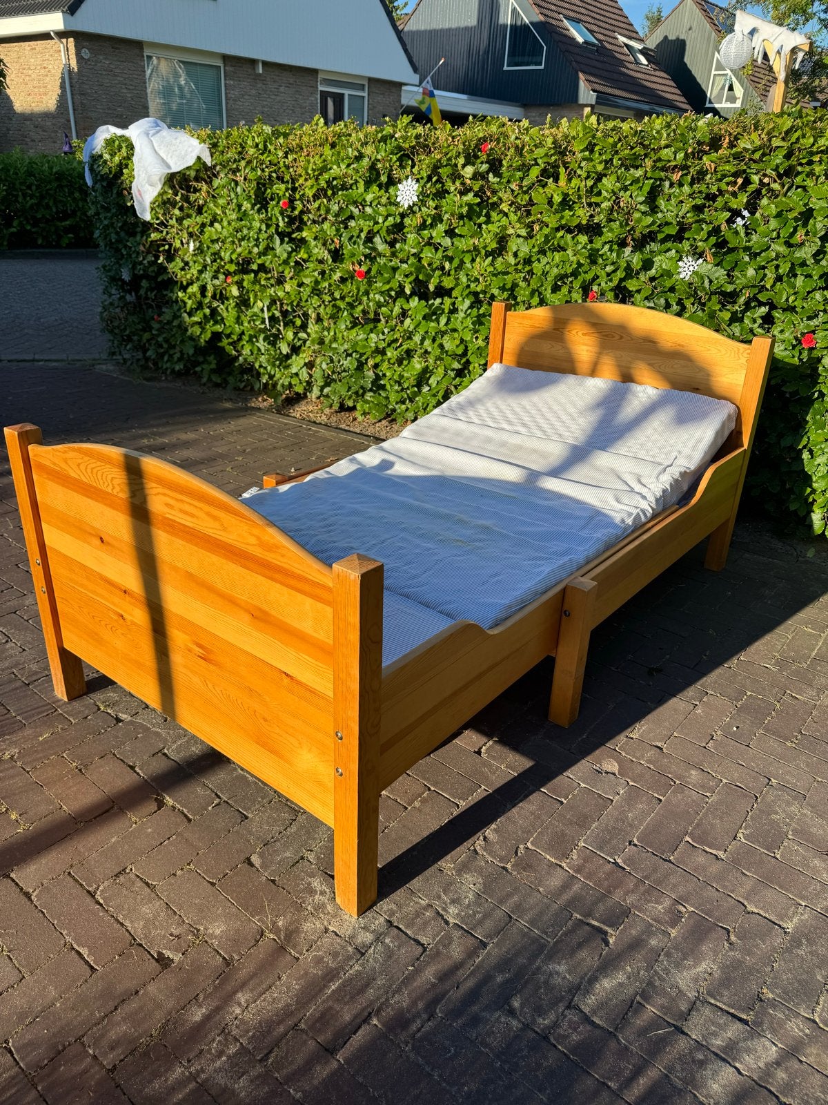 Houten kinderbed met lattenbodem en matras, Ophalen, Gebruikt, Lattenbodem, Minder dan 140 cm