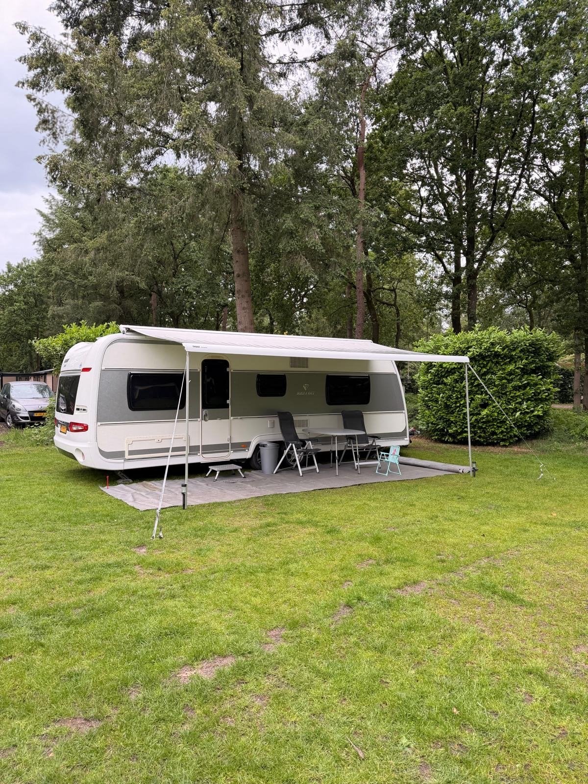 Fendt Brillant 650 2012 – Luxe caravan – Zeer compleet, Caravans en Kamperen, Caravans, Vast bed, Rondzit, 7 tot 8 meter, Bedrijf