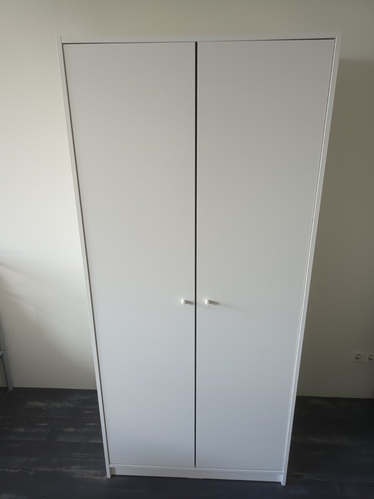 Witte IKEA kledingkast met hangruimte en planken, Huis en Inrichting, Met deur(en), Zo goed als nieuw, Modern, 150 tot 200 cm