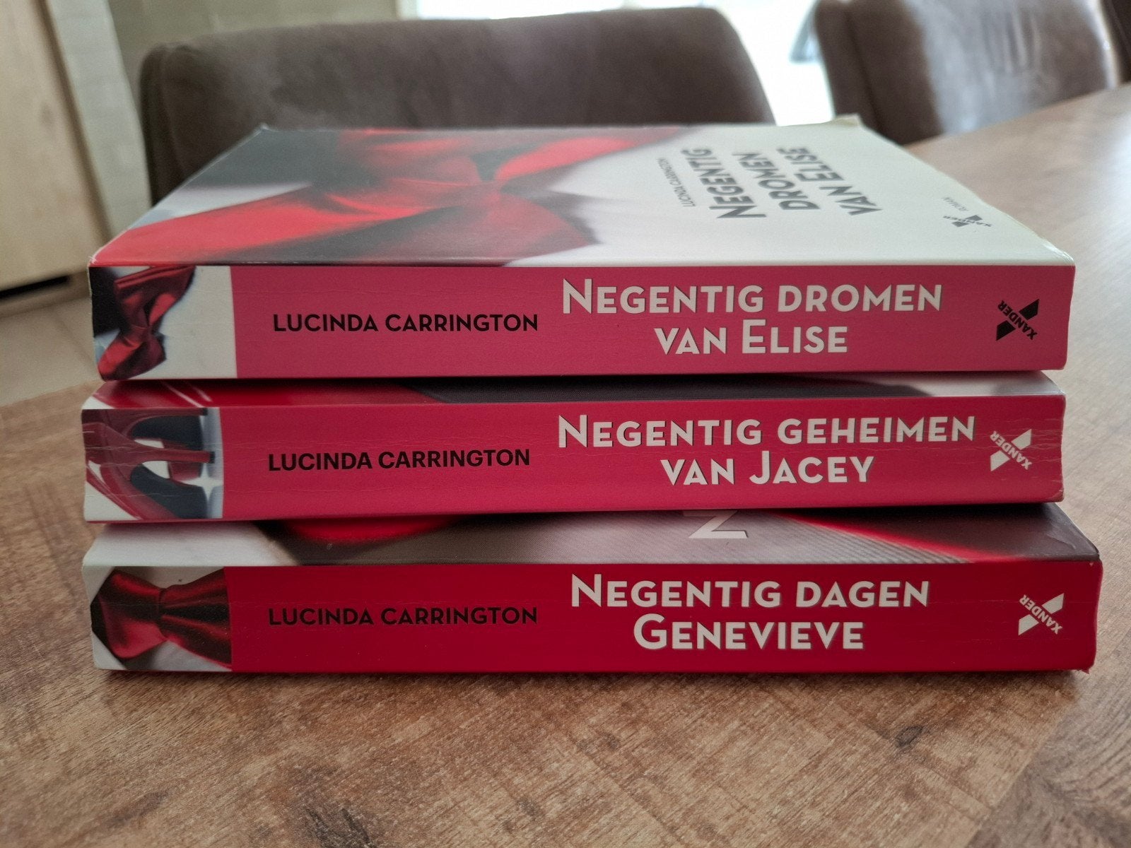 Boekenreeks Lucinda Carrington - NEGENTIG......., Boeken, Ophalen of Verzenden, Gelezen, Lucinda Carrington