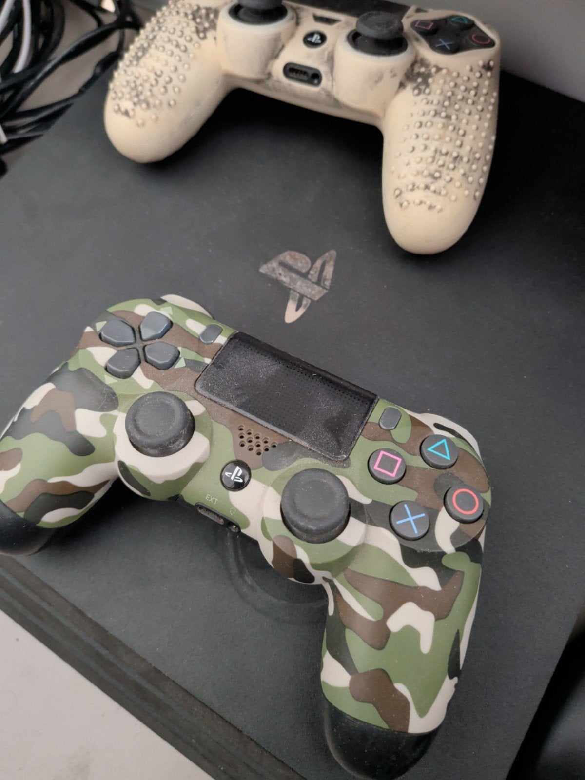 PlayStation 4 Pro met 2 controllers en 4 games, Spelcomputers en Games, Spelcomputers | Sony PlayStation 4, Ophalen, Met 2 controllers