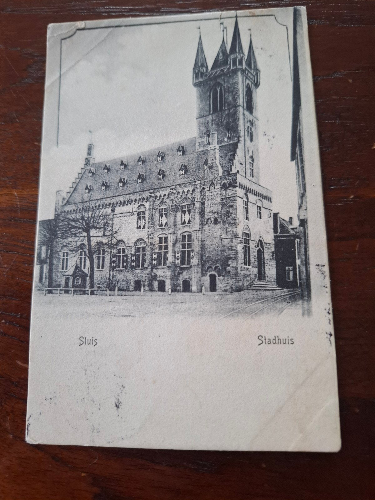 Oude briefkaart Sluis Stadhuis - Gelopen 1933, Ophalen of Verzenden, 1920 tot 1940, Gelopen, Zeeland