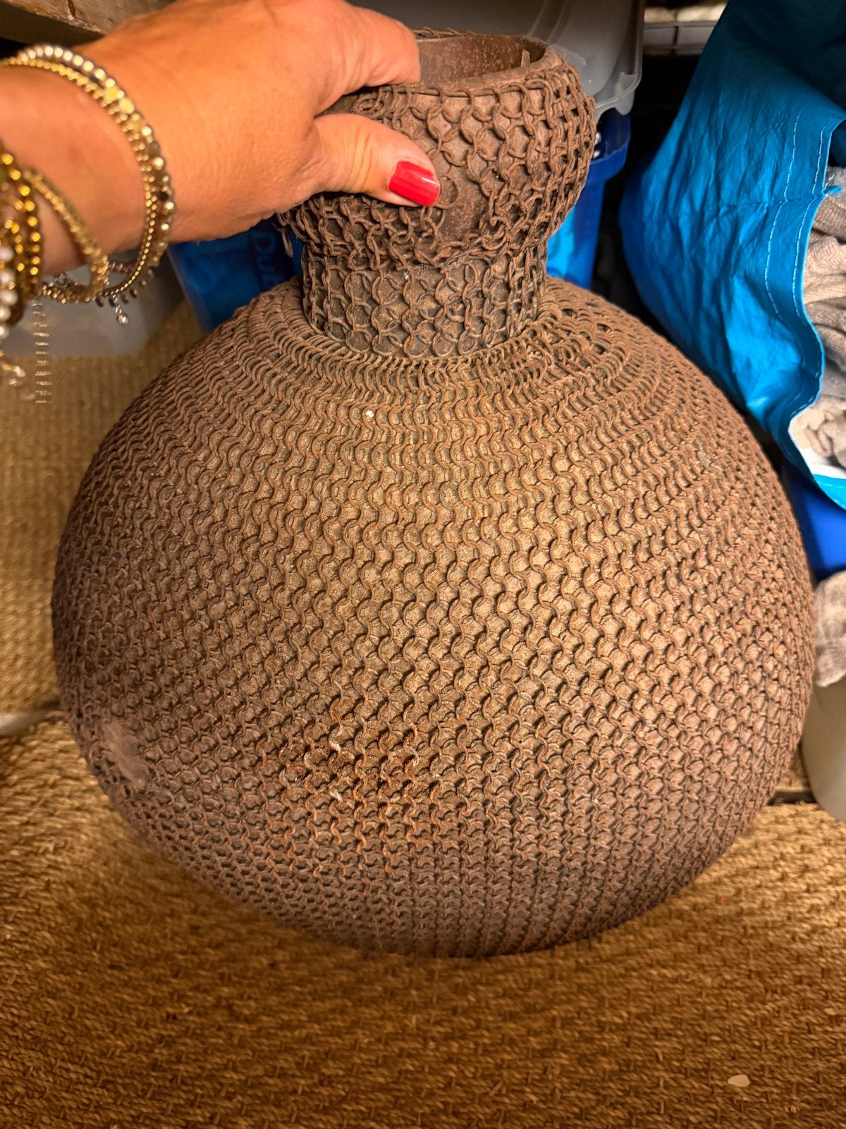 Antieke waterkruik met metalen ketting uit Oud Dubai, Antiek en Kunst, Ophalen of Verzenden