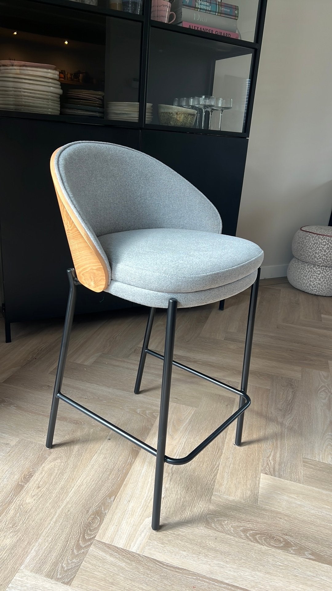 Kave home barkruk, 1 kruk, Ophalen, Zo goed als nieuw, 60 tot 90 cm