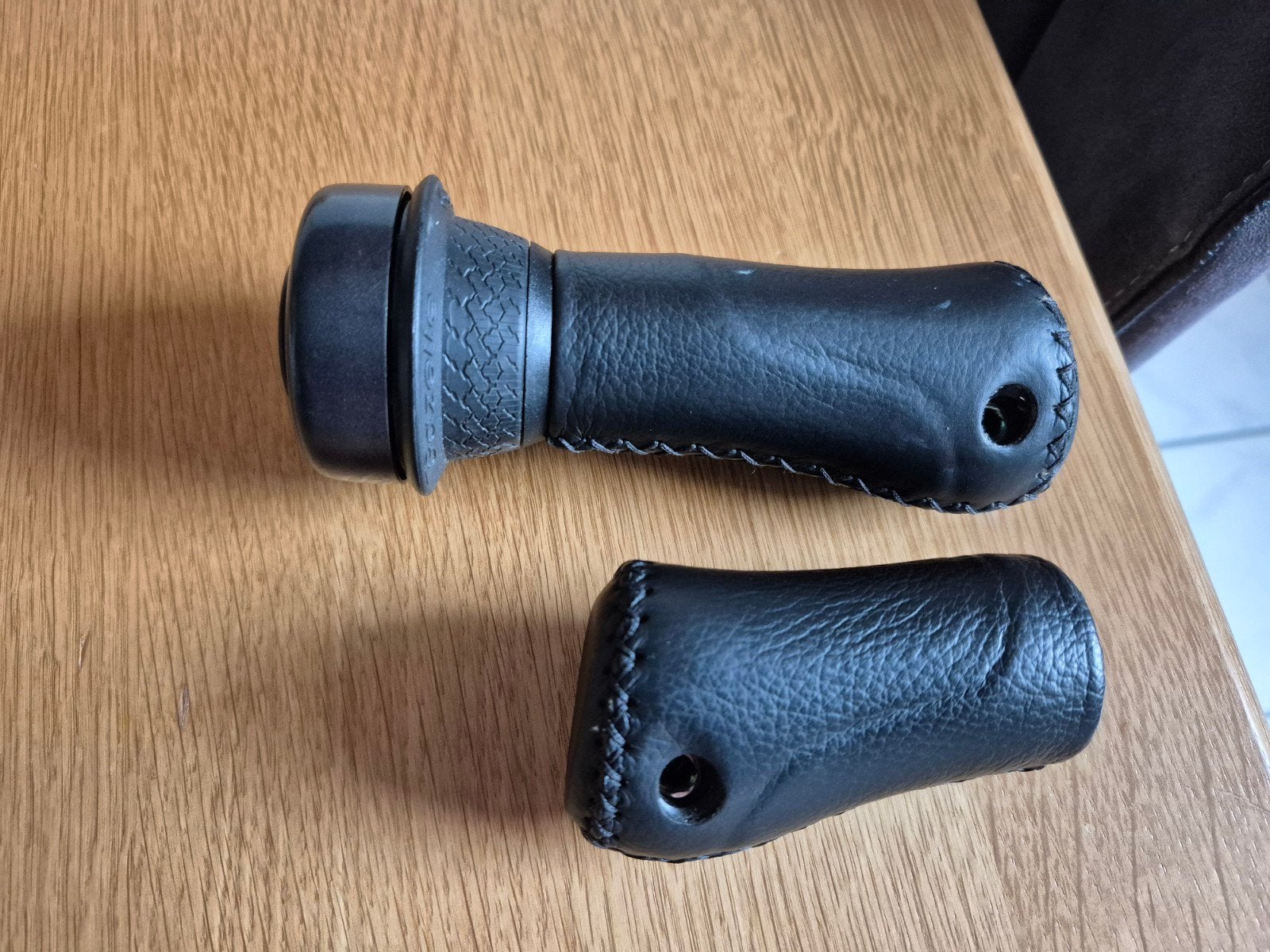 GAZELLE FIETSHANDVATTEN MET BEL ECHT LEER ZGAN, Ophalen, Zo goed als nieuw