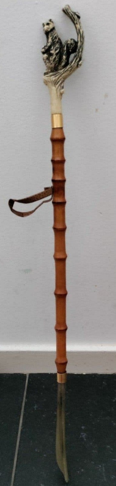 Schoenlepel,faux bamboe schacht,Eekhoorn,hout gesneden, Ophalen of Verzenden
